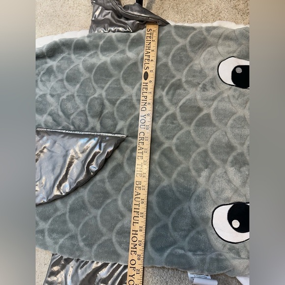 Kids Shark Blanket Sleeping Bag Jay Franco Gray White Teeth Fins - Picture 5 of 10